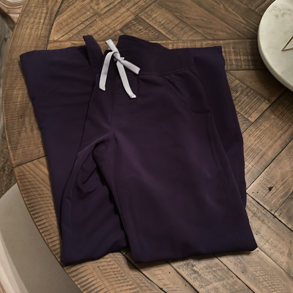 Figs Kade cargo purple jam scrub pants size XS